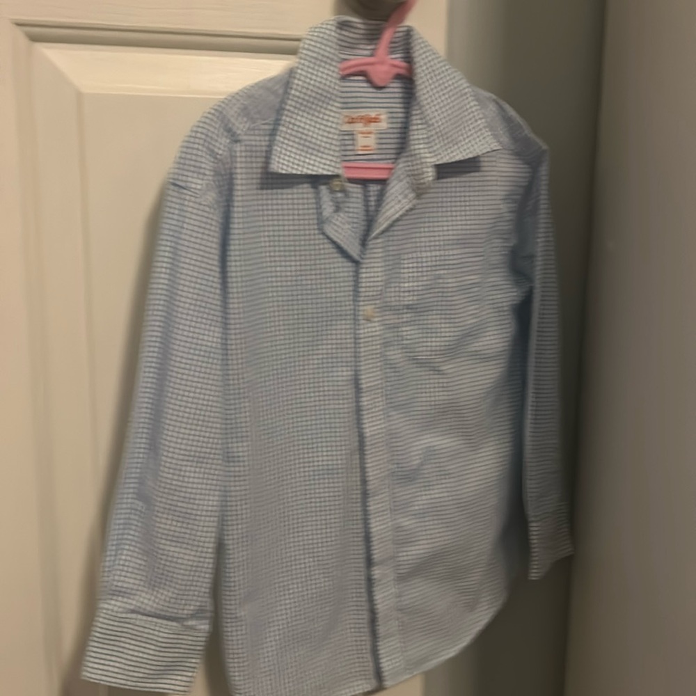 Excellent condition Cat and Jack button down. Size 4-5